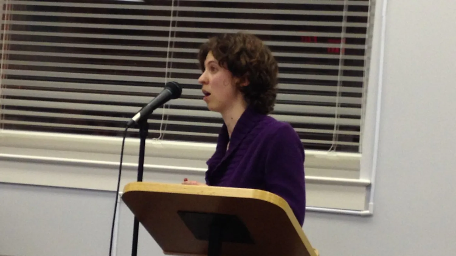 Amanda Edmonds discusses pros, cons of urban farming to Ypsi City Council.