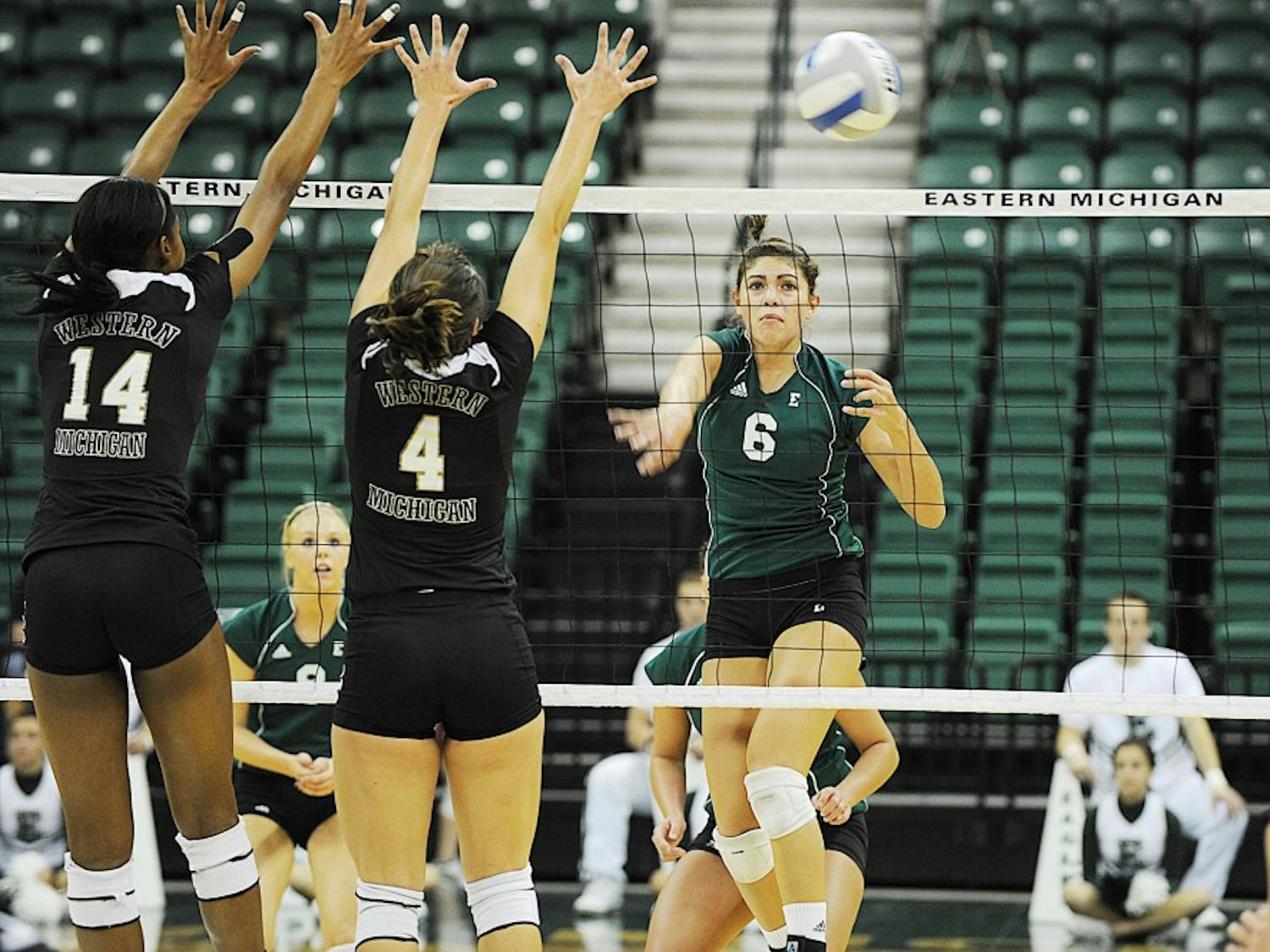 Rachel Iaquaniello (6), shown in an earlier match, had 14 kills against Toledo on Saturday.
