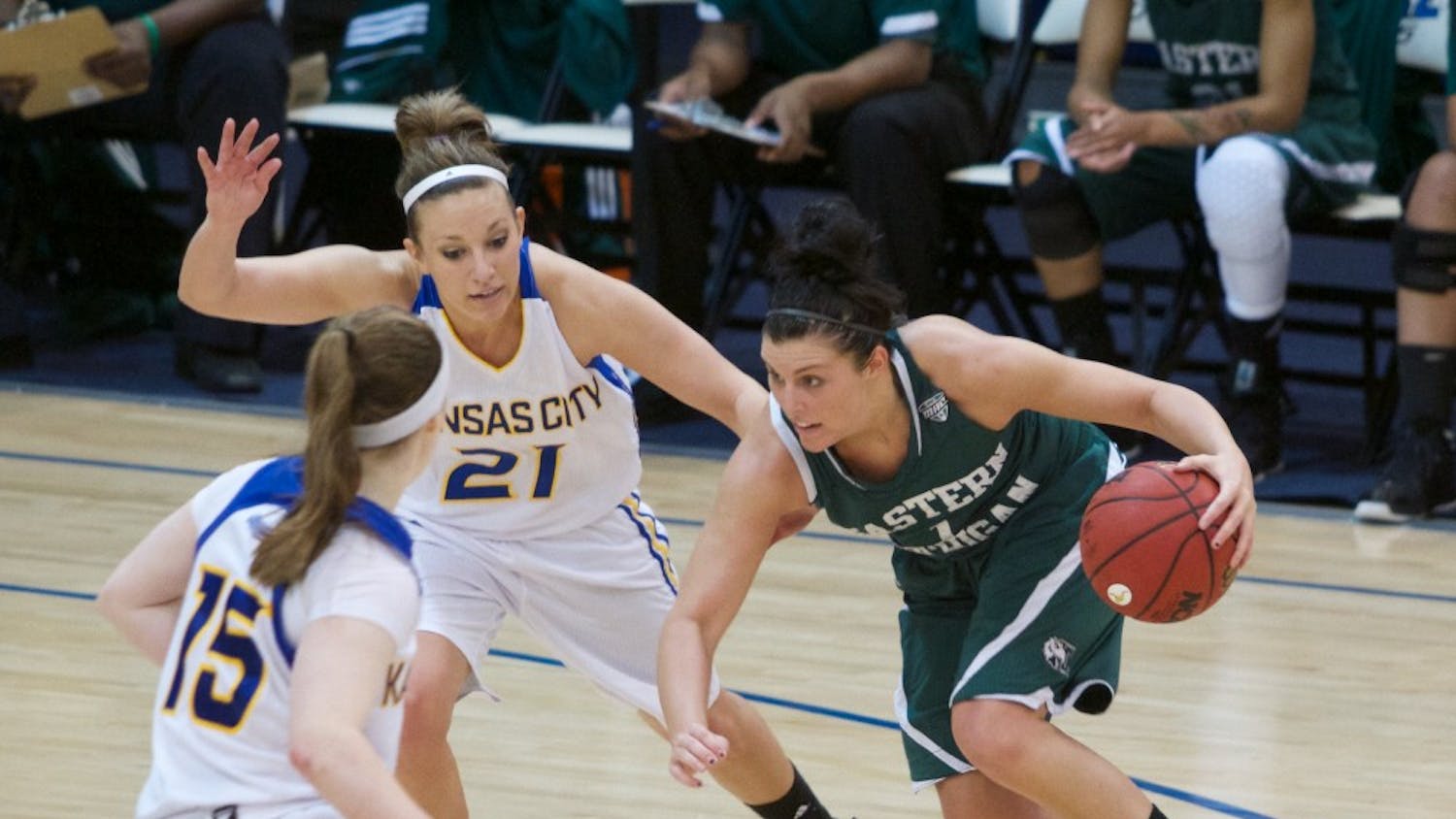 EMU’s Taylor Bird driving to the hoop (Photo courtesy Matt Hicks | MSH Photography).