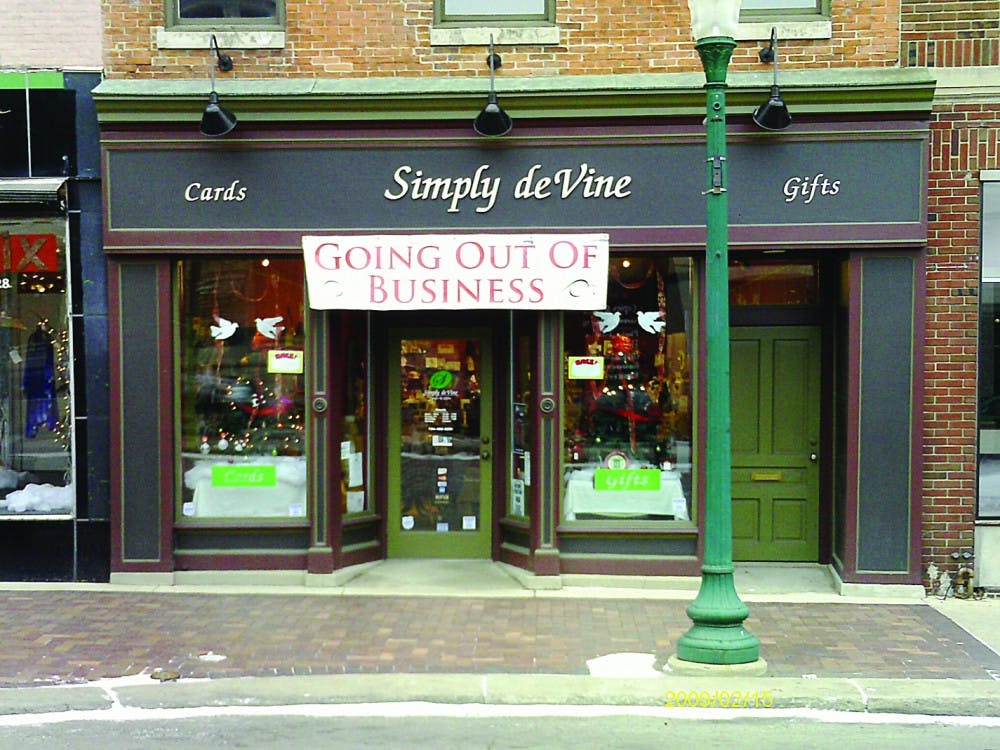Gift boutique store Simply deVine, which opened in November of 2007, will close its doors due to lack of revenue on Feb. 28. 