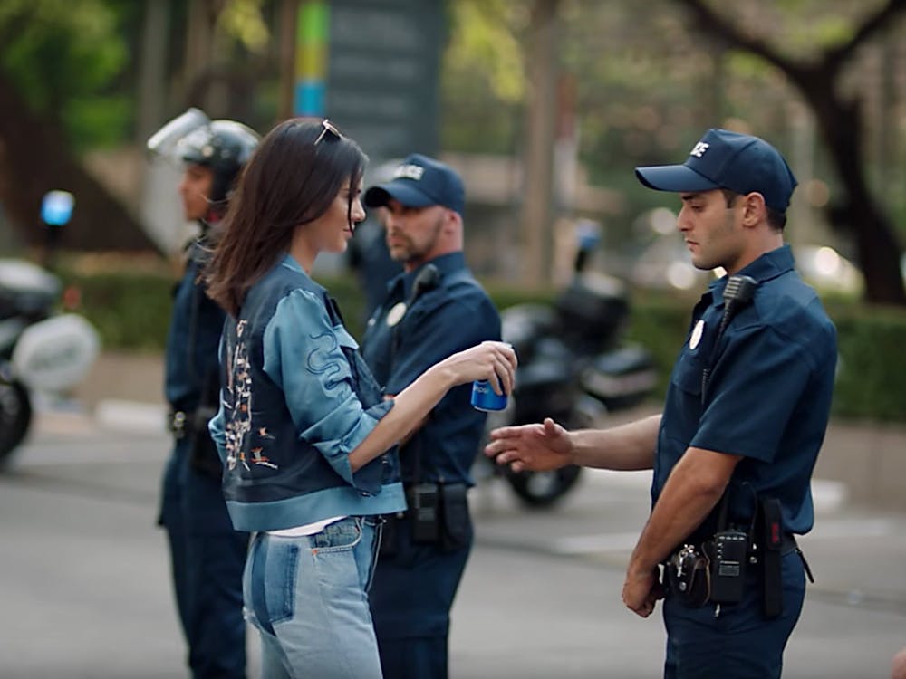 https://www.nytimes.com/2017/04/05/business/kendall-jenner-pepsi-ad.html