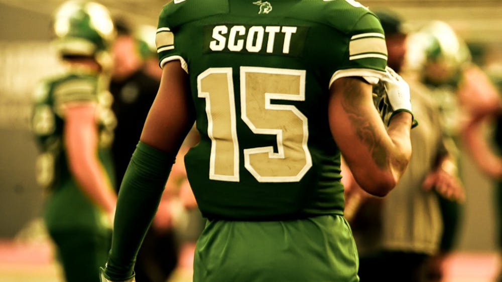 Eastern Michigan University Eagles kicks off football season with a win against EKU