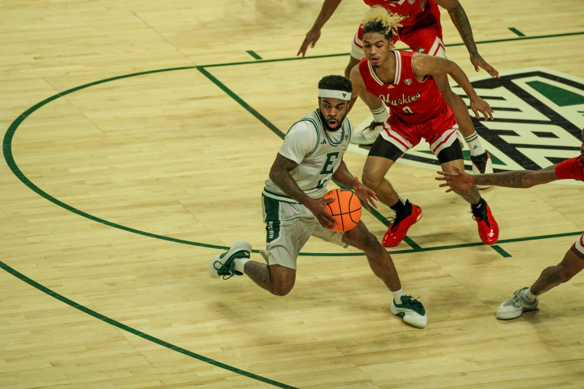 Eastern's #10 Jon Sanders II looking while dribbling the ball.