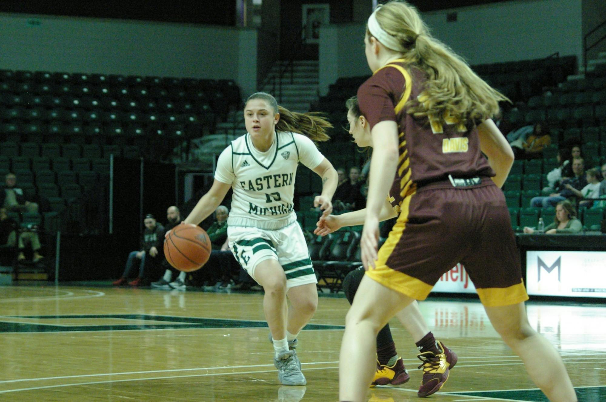 Annecchiarico dribbles right