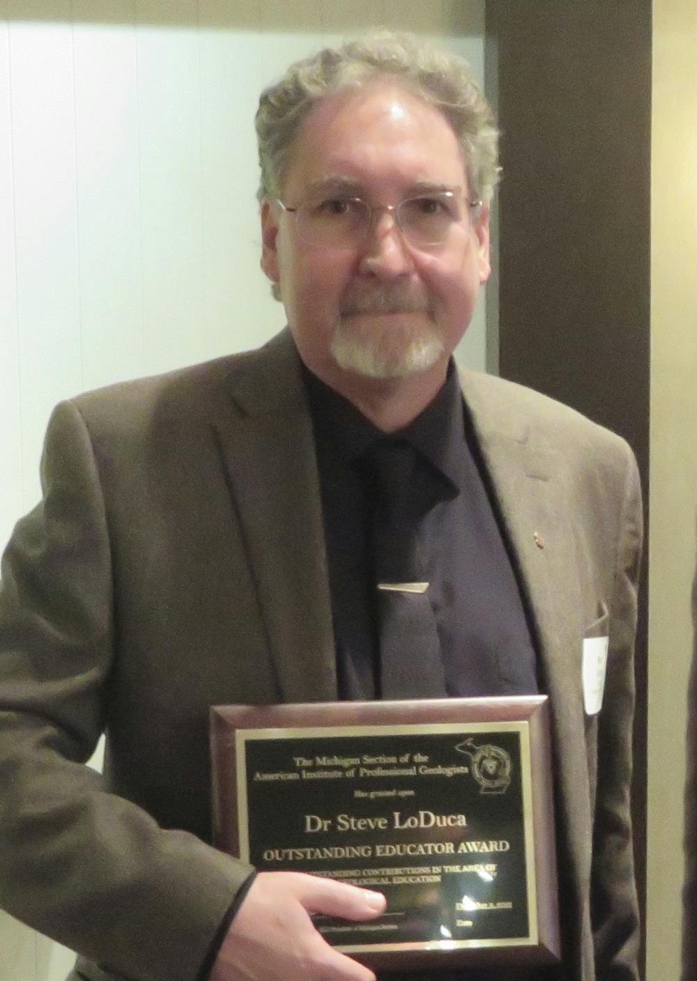 EMU paleontology professor Steve LoDuca receives Outstanding Educator Award