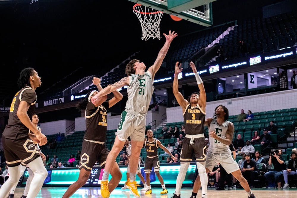Eastern Michigan hoops stuns MAC's top ranked Akron in final seconds, 61-60