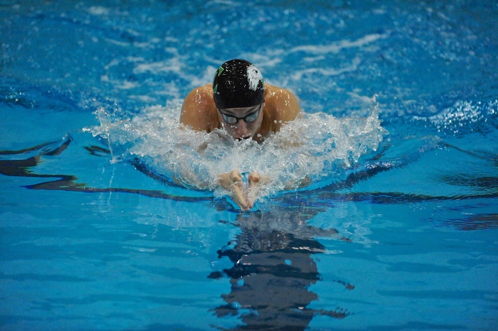 Men’s swimming beats Northwestern Wildcats