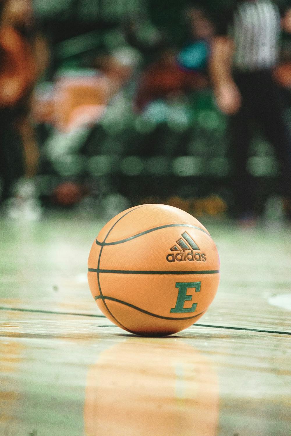 EMU women's basketball team ends losing streak in overtime victory, 66-61