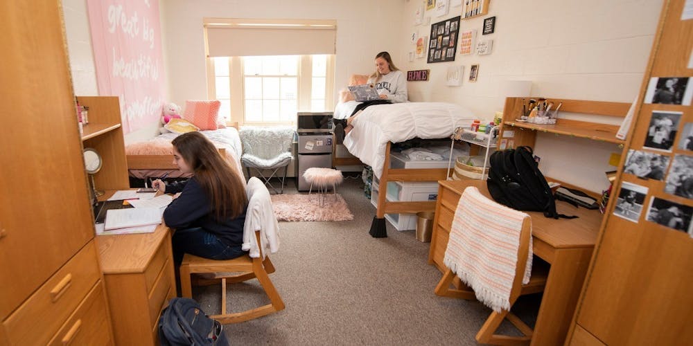 Advice: How to choose between living on or off campus