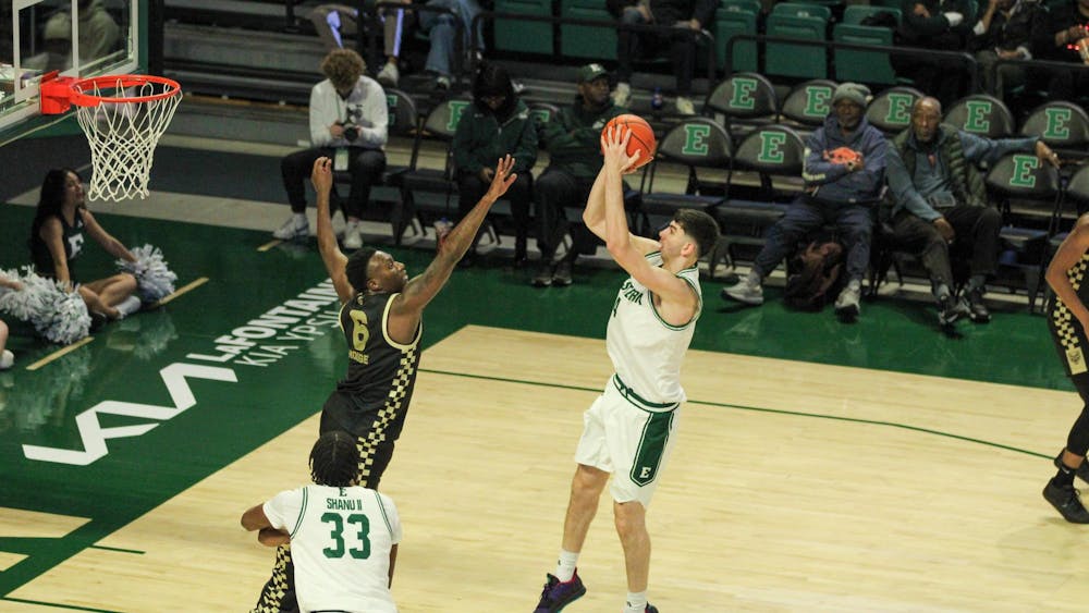 #4, shooting the basketball, in a white jersey