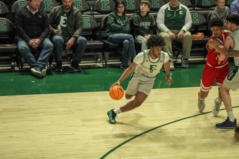 Eagles suffer late-game heartbreak in Amherst despite Lawson II’s career night