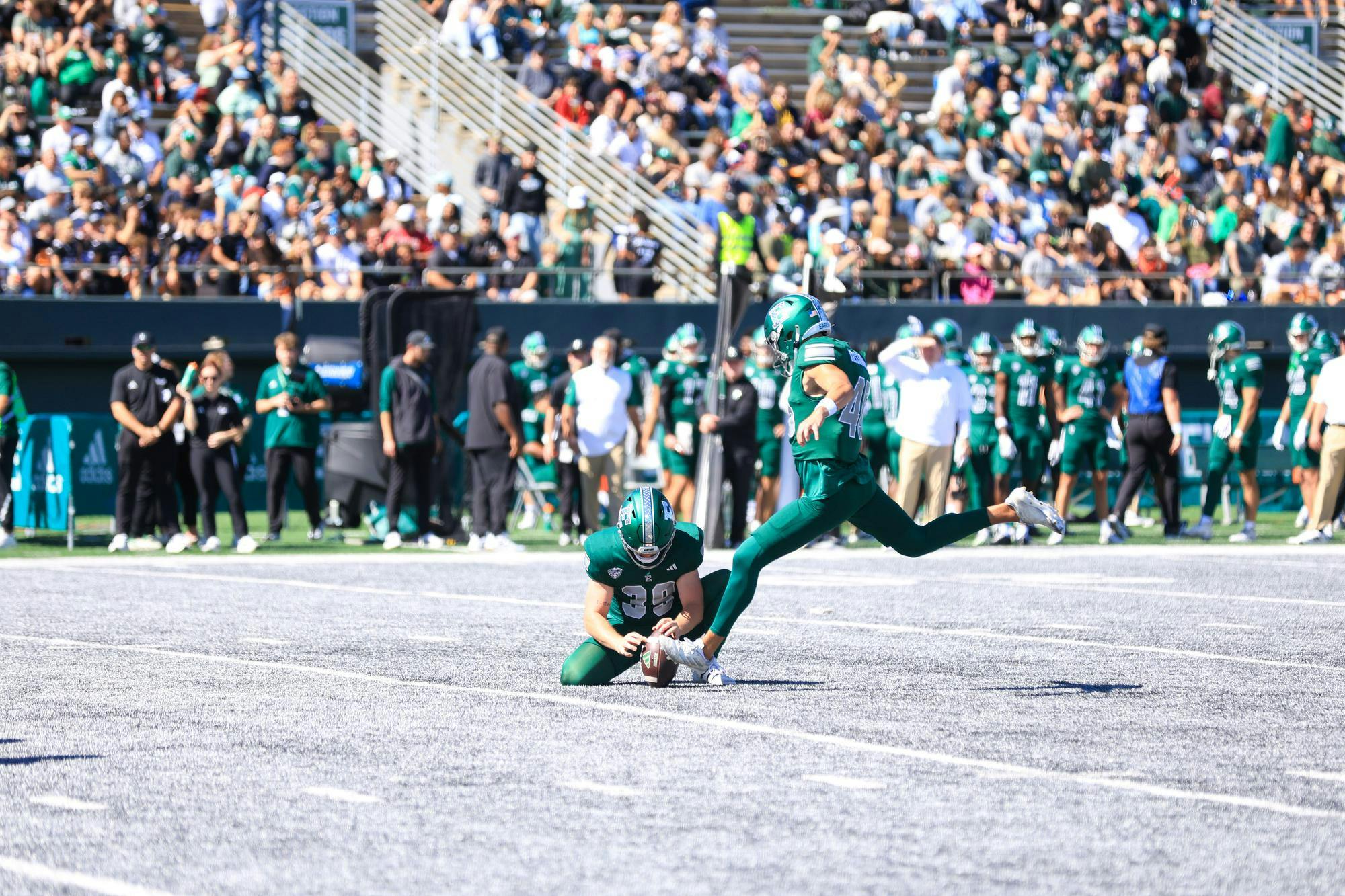 No. 46 Rudy Kessinger attempting a field goal