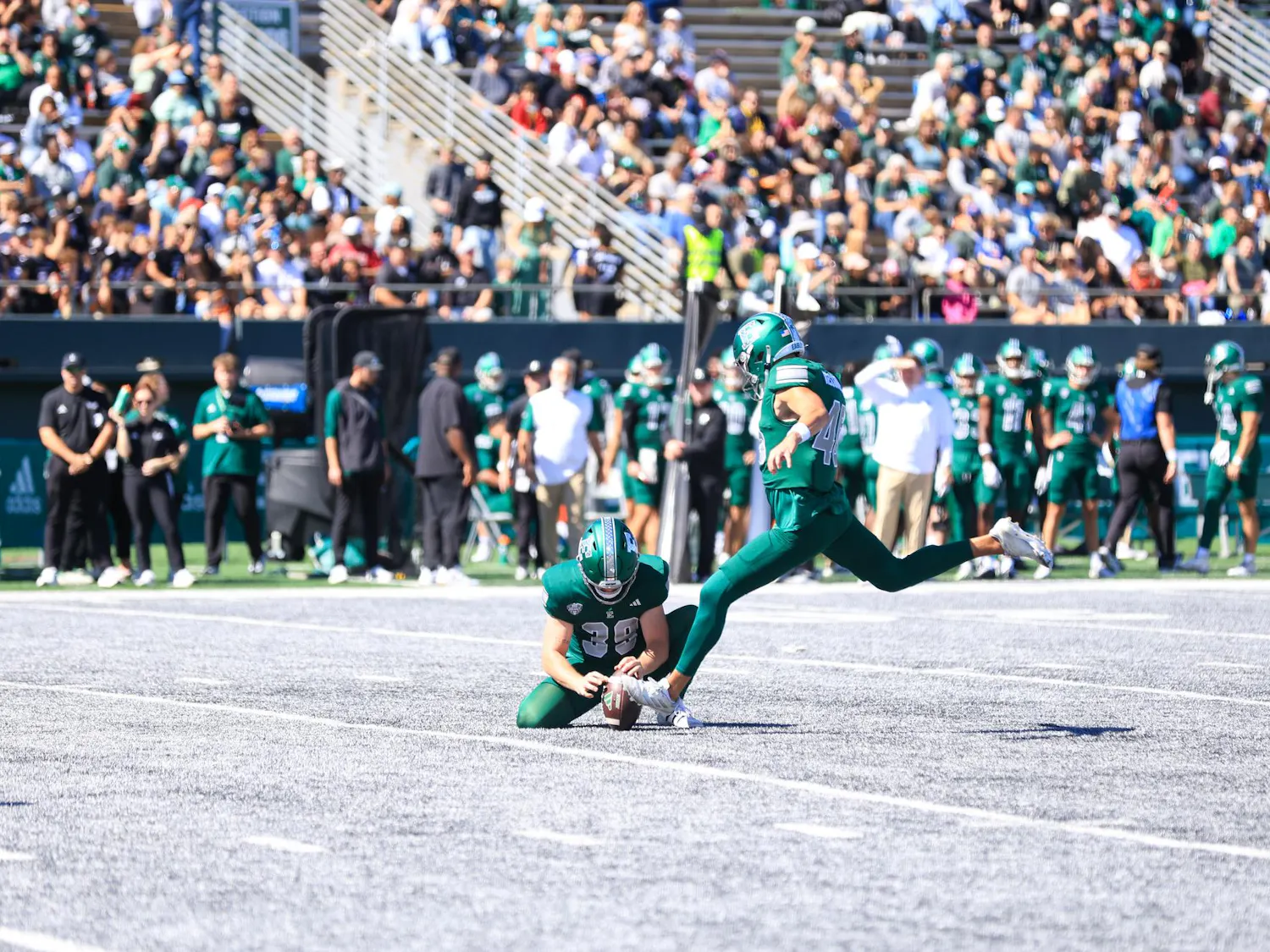 No. 46 Rudy Kessinger attempting a field goal
