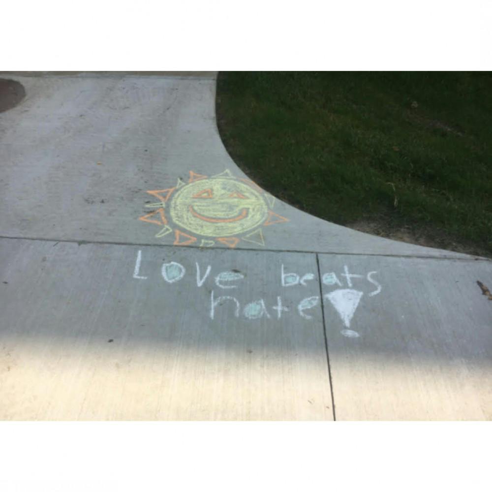 (1)Alpha Phi Omega sends message of unity