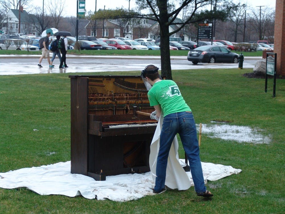Students take out stress from finals on old piano