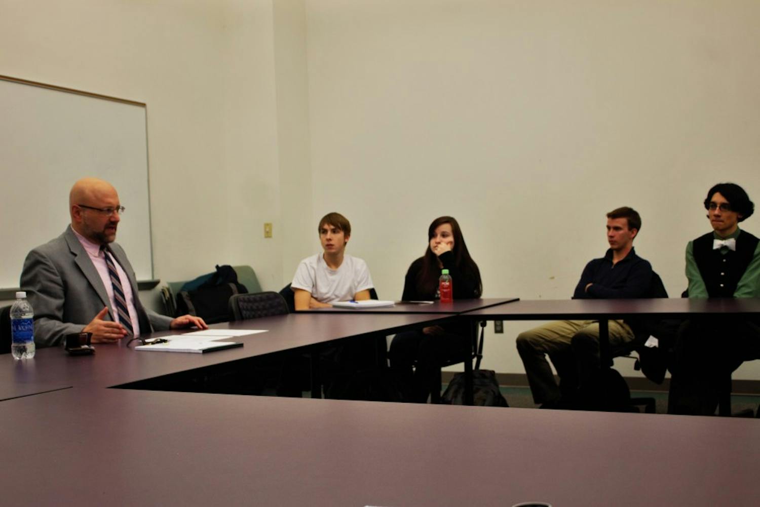 	Steve Horowitz, PhD. talks to EMU students Monday.