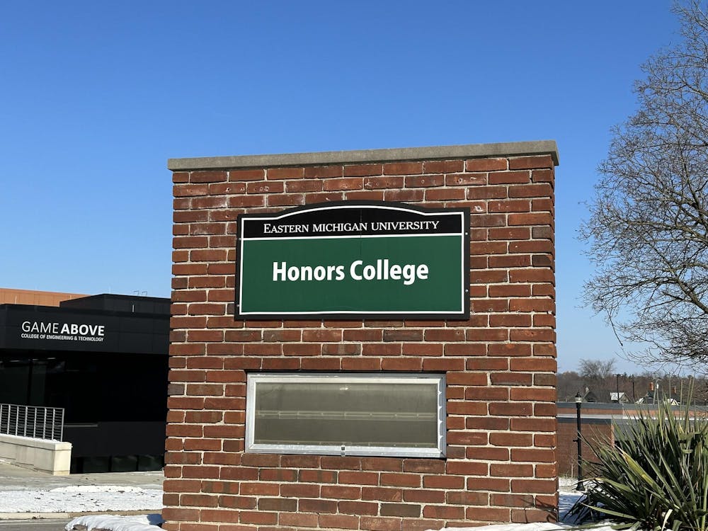 Honors College to celebrate end of semester with holiday Swoopla event