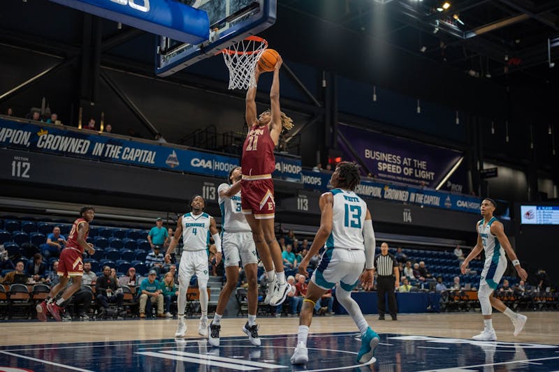 Elon University men’s basketball falls to UNC Wilmington 7558 Elon