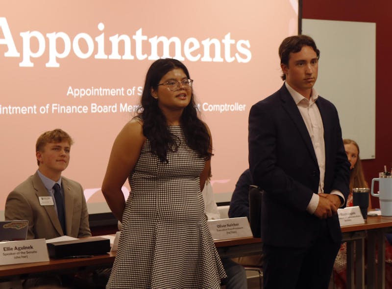 Asosiasi Pemerintahan Mahasiswa Universitas Elon menunjuk senator baru, anggota dewan keuangan