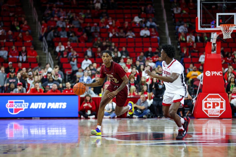 Elon University men’s basketball rebounds and rebuilds in new season