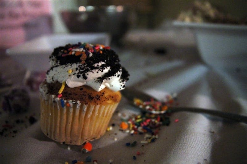 Sprinkles, frosting everywhere cupcake decorating at McEwen dining hall Elon News Network