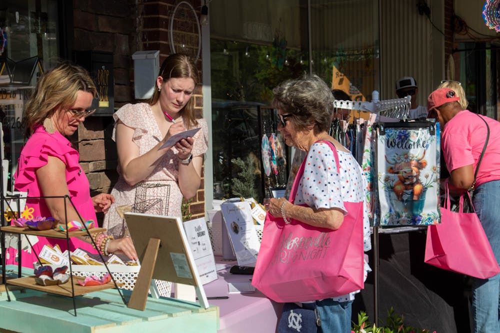 gibsonville-girls-oldlady