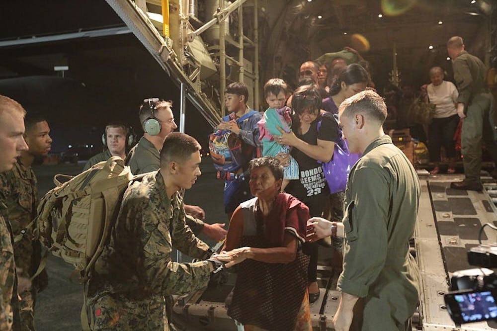 US_marines_Typhoon_Haiyan_relief.jpg