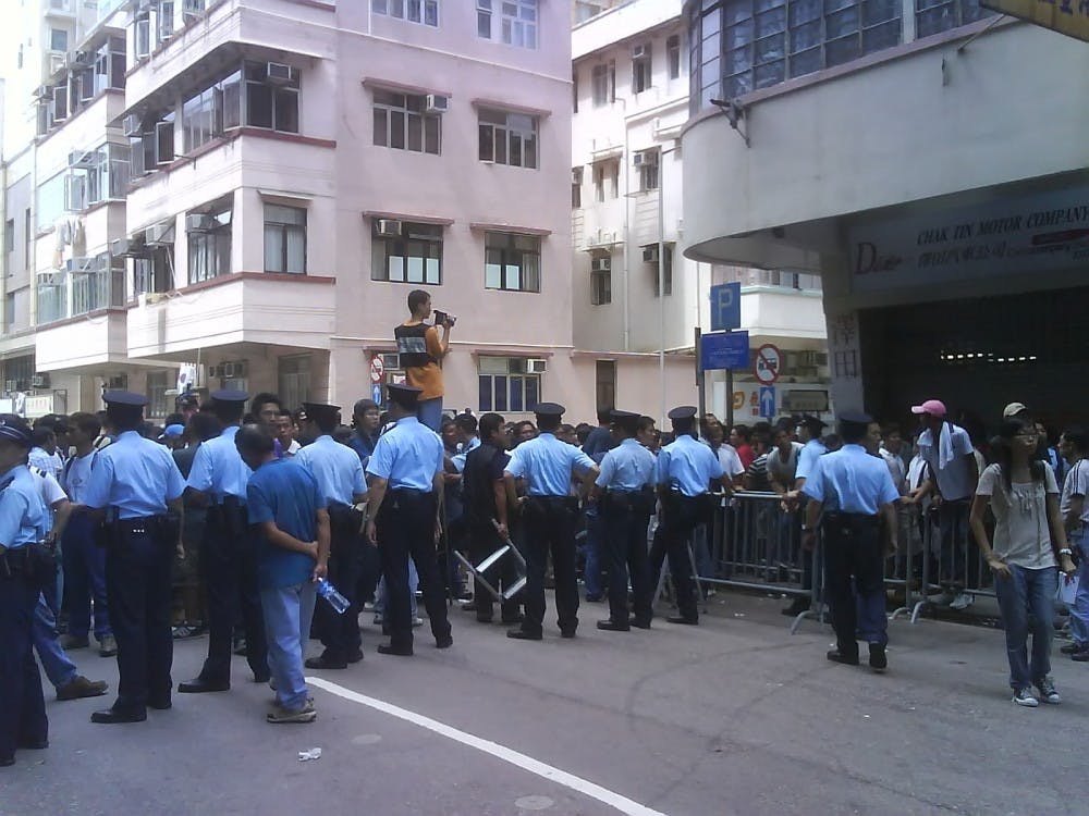 Metal_workers_protest_in_Hong_Kong_Aug_2007_-_2007-08-13_14h14m24s_DSC02136.jpg