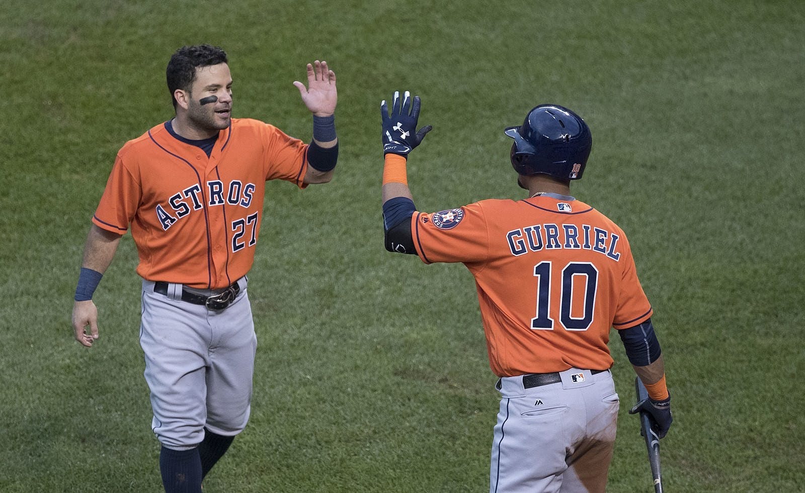 1600px-José_Altuve_and_Yulieski_Gurriel_on_August_21,_2016.jpg