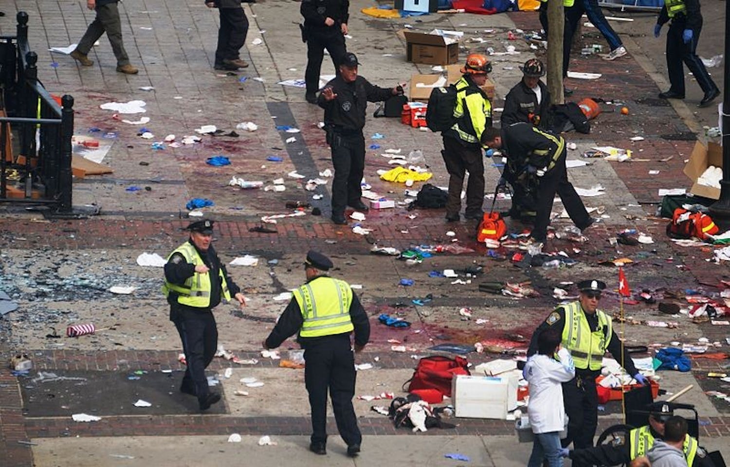 Boston_Marathon_explosions-Aaron-%22tango%22-Tang.jpg