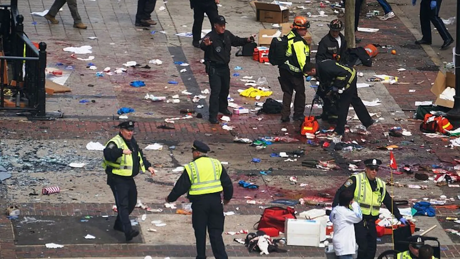 Boston_Marathon_explosions-Aaron-%22tango%22-Tang.jpg