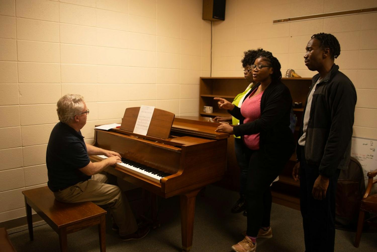 (Left) Clif Davis rehearses with junior Ashton McKenzie, sophomore Alish Withers and junior Timiesha Knowles