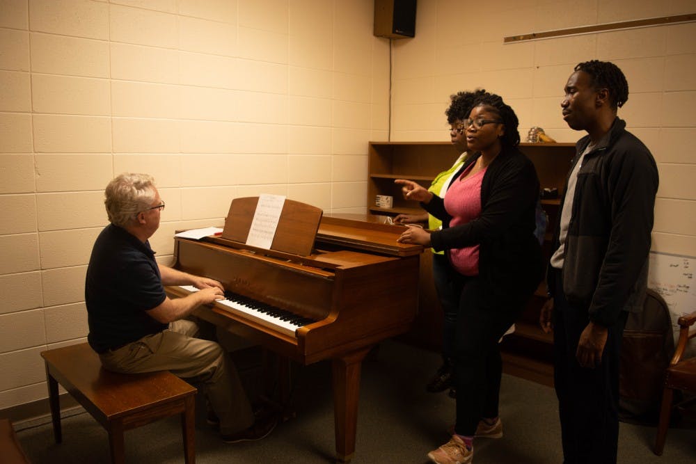 (Left) Clif Davis rehearses with junior Ashton McKenzie, sophomore Alish Withers and junior Timiesha Knowles