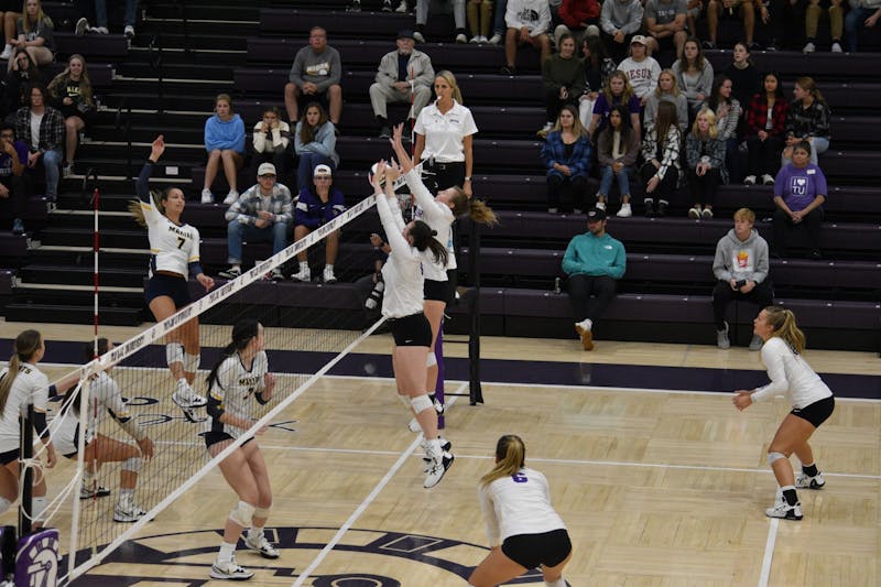 Taylor volleyball shares first place in the Crossroads League.