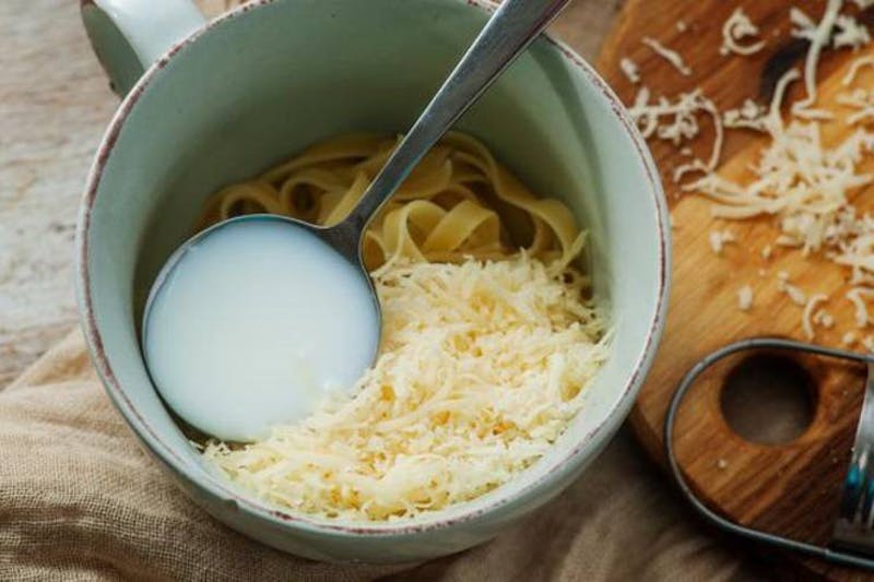 Microwave fettuccine alfredo in a mug, one of the many easy and delicious dorm-friendly food favorites. 