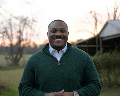 Deshawn_Blanding_Headshot.png