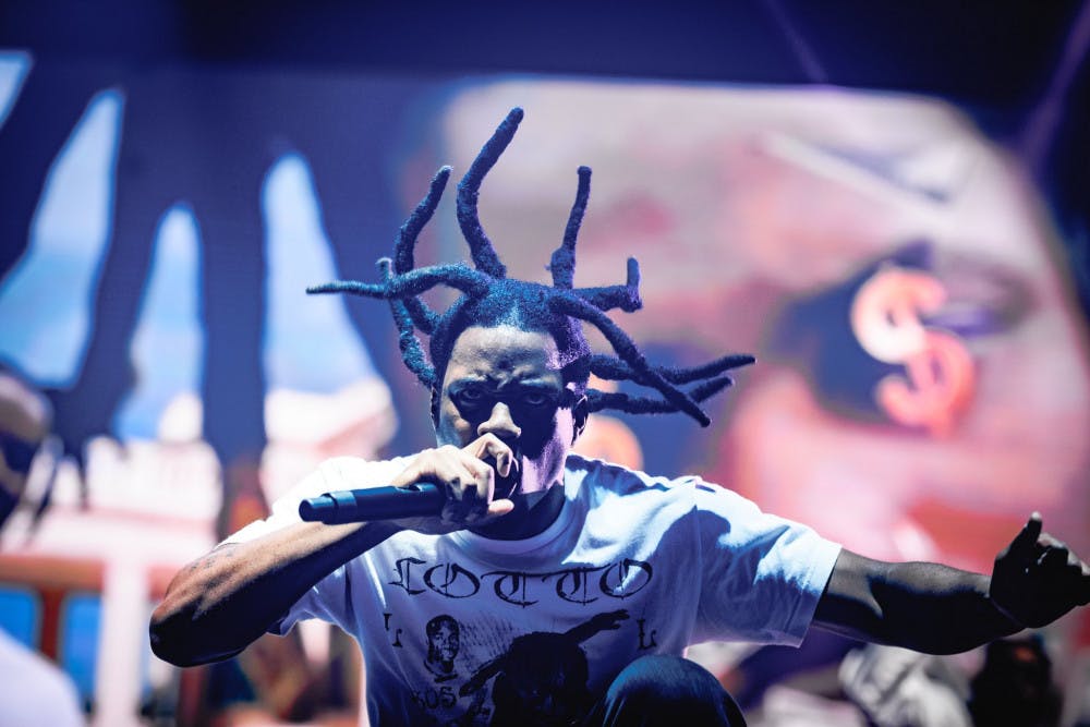 DvjKwTgWwAIrjuB.jpg-large