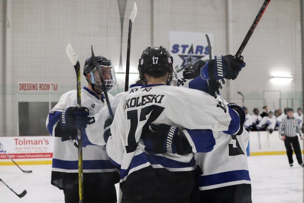 gvsu-men-s-hockey-vs-aquinas-college-2019-rgb-16-of-16