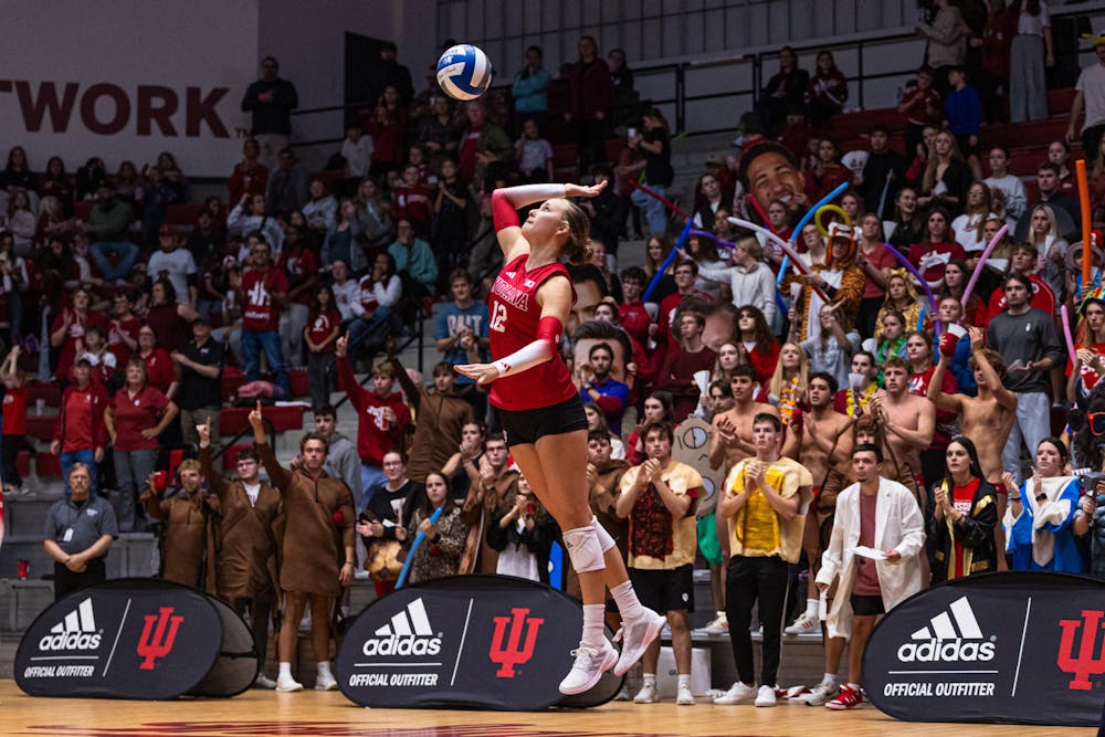 Jessica Smith serves during Indiana's win over Oregon on Nov. 14, 2025. (HN photo/Brady Owen)