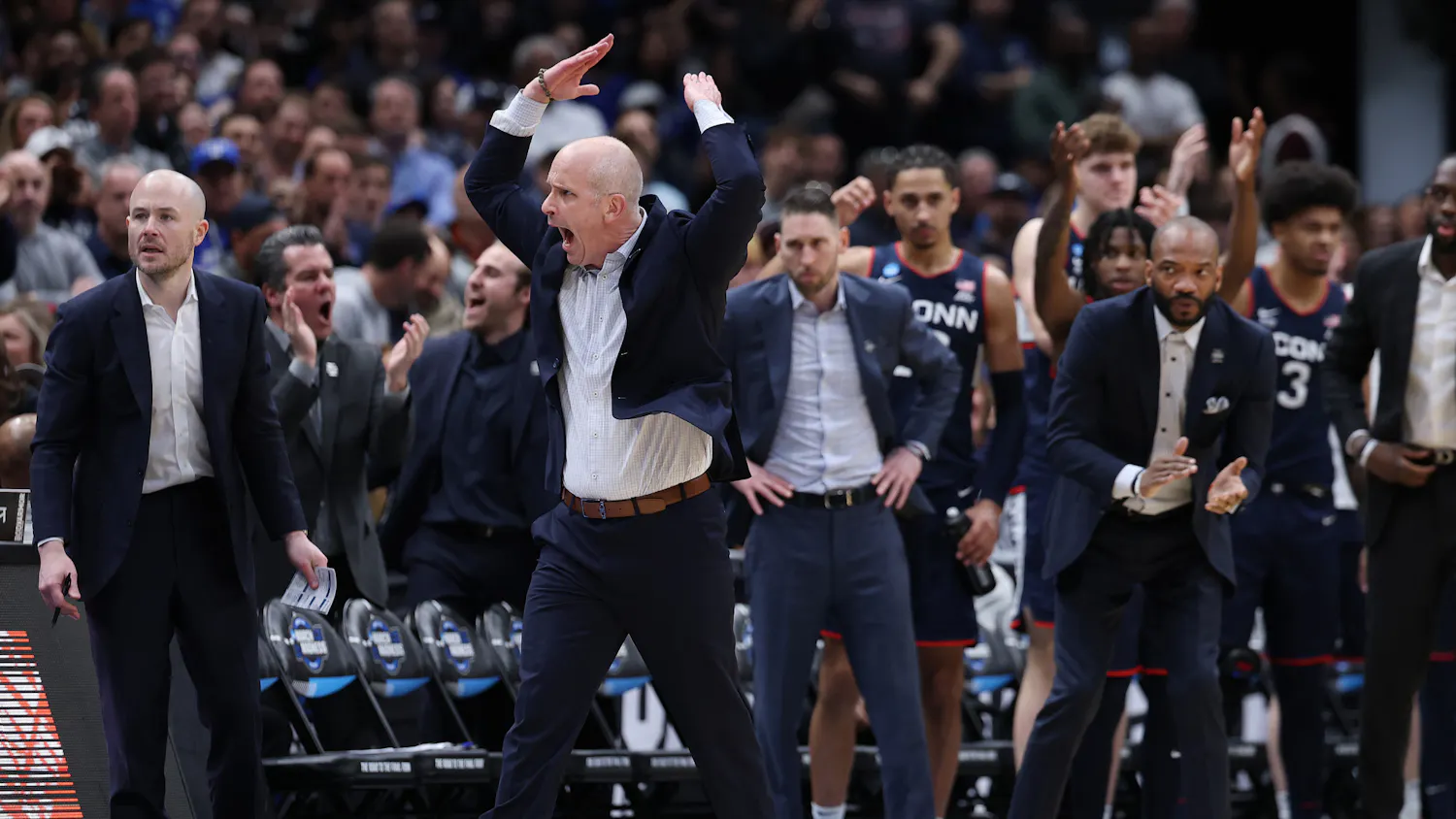 SPORTS-BKC-UCONN-HURLEY-REF-GET