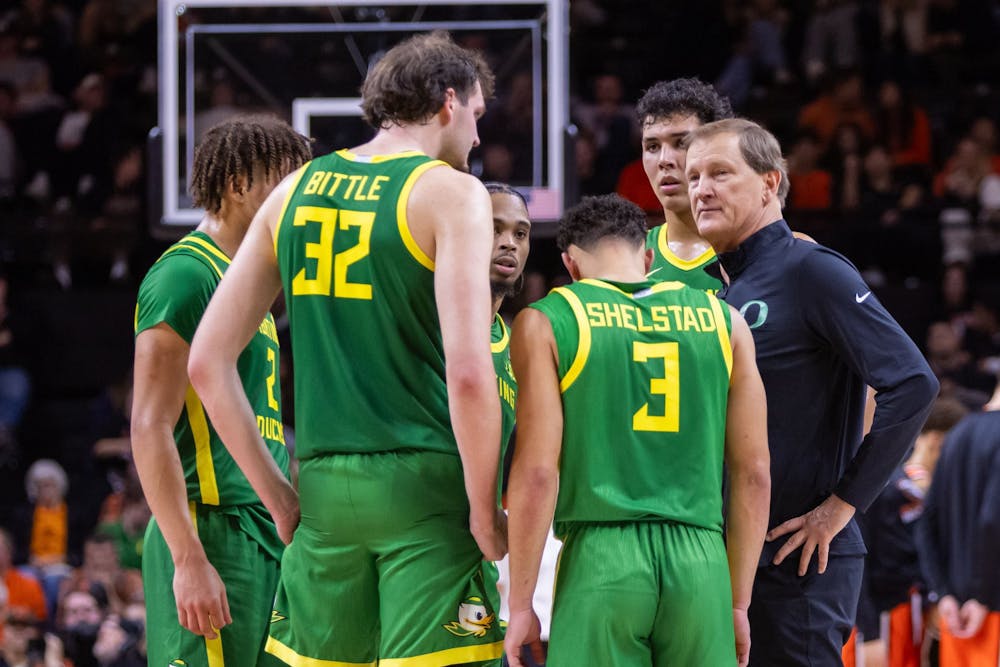 Oregon players and head coach Dana Altman huddle up as the Ducks face the Oregon State Beavers in a men's college basketball game on Thursday, Nov. 21, 2024 at Gill Coliseum in Corvallis. (Sean Meagher/Tribune Content Agency)