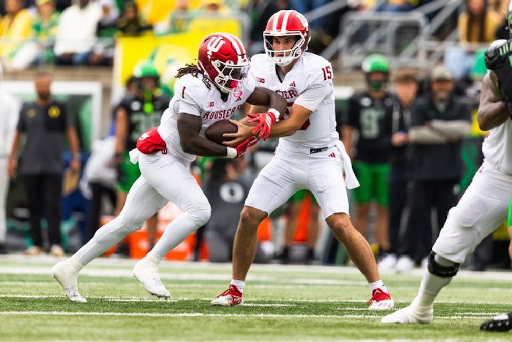 <p>Fernando Mendoza hands off to Roman Hemby during Indiana&#x27;s win against Oregon on Oct. 11, 2025. (HN photo/Kallan Graybill)</p>