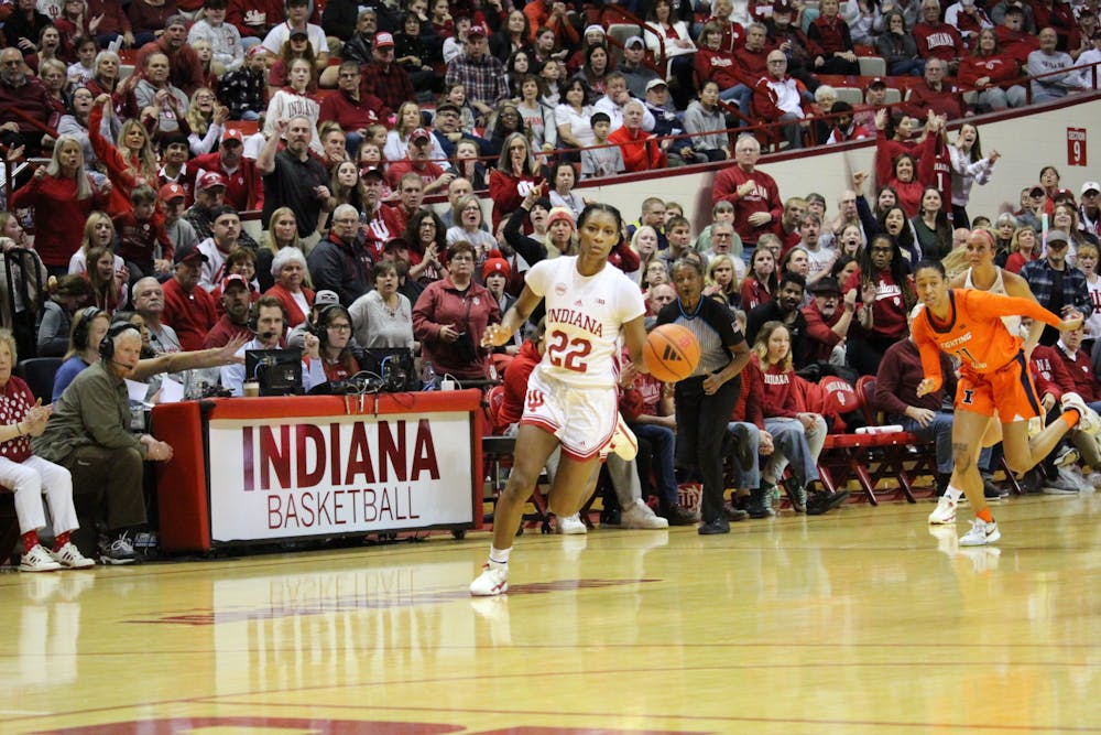 Chloe Moore-McNeil brings the ball up during Indiana's win over Illinois on Dec. 31, 2023. (HN photo/Jaren Himelick)