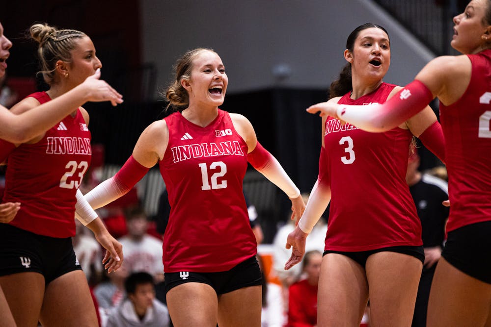 Jessica Smith (12) and teammates cheer during Indiana's win over Oregon on Nov. 14, 2025. (HN photo/Brady Owen)