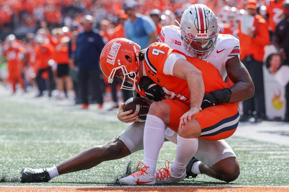 Illinois' Luke Altmyer (9) runs the ball against Ohio State's Sonny Styles (0) during the second half at Memorial Stadium on Saturday, Oct. 11, 2025, in Champaign, Illinois. (Michael Hickey/Getty Images/TNS)