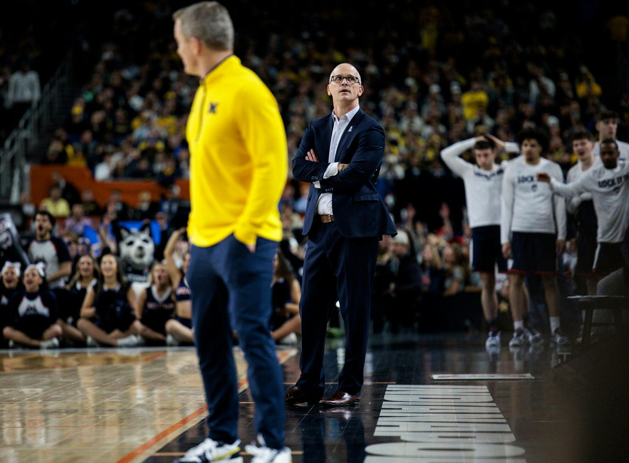 SPORTS-PHOTOS-MICHIGAN-BASKETBALL-TAKES-DOWN-8-MLI.jpg