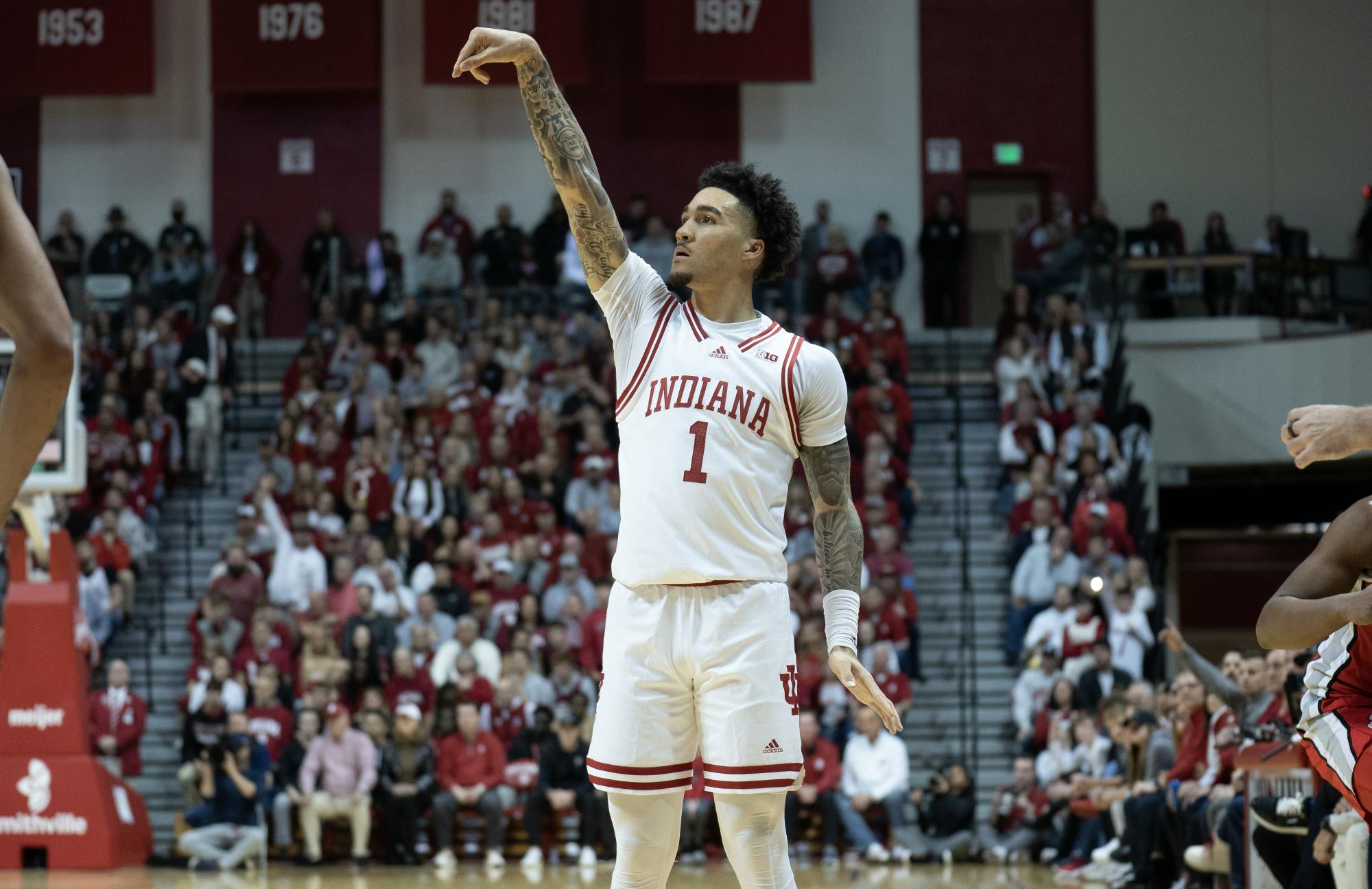 Jalen Hood-Schifino Plays Through Sickness, Helps Lead Indiana Past ...