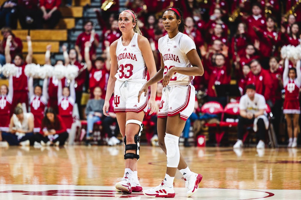 Chloe Moore-Mcneil (right) and Sydney Parrish (left) walk down the court in 75-61 loss to Illinois on Jan. 16, 2025. (HN photo/Kallan Graybill)