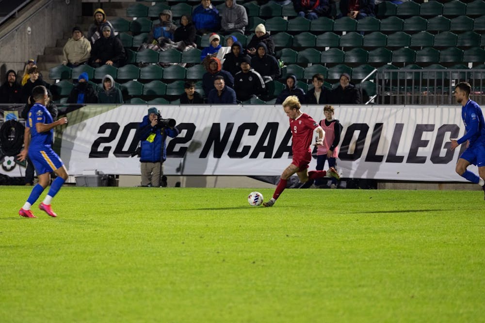 Sam Sarver dribbles during Indiana’s win over Pitt in the 2022 College Cup. (Photo courtesy of Olivia Bianco, Indiana Daily Student)