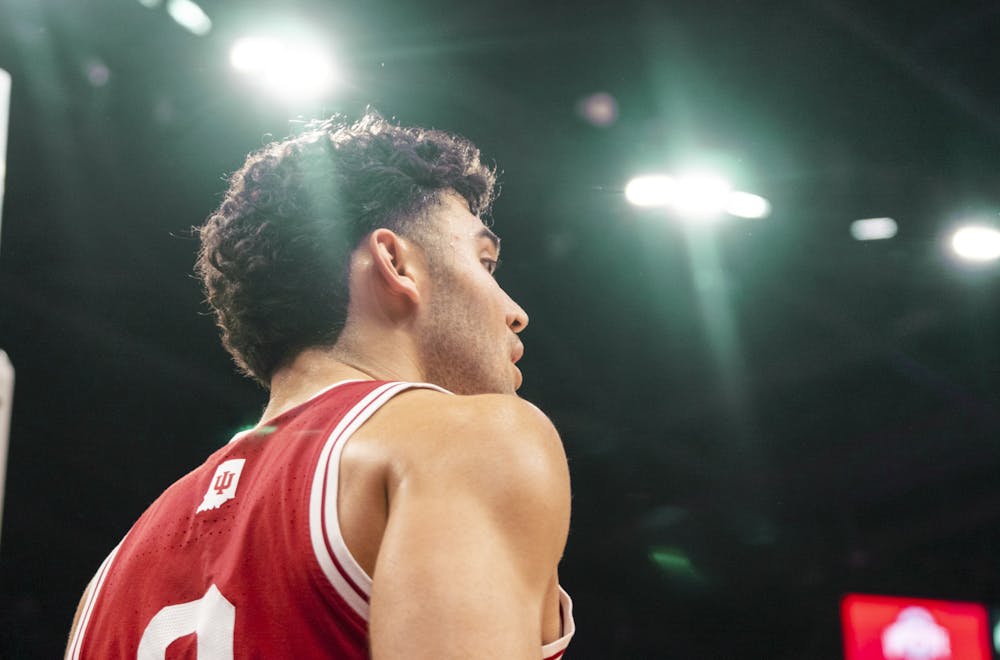 Anthony Leal speaks to teammates during Indiana's win over Ohio State on Feb. 6, 2024. (HN photo/Ryan Lo)